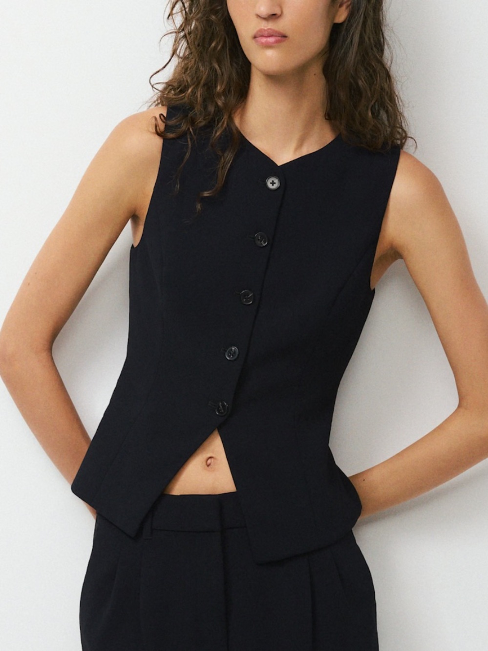 Aritzia Black Regal Sleeveless Button-Front Crepette Vest